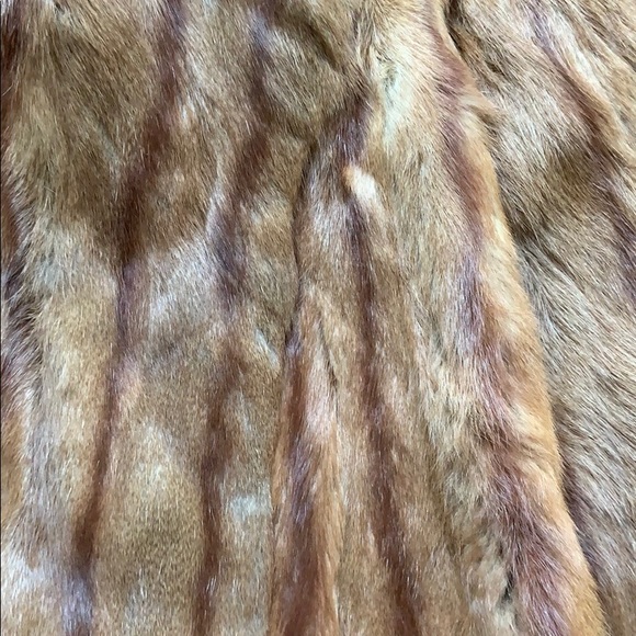 *Great Condition* Fur Capelet - Picture 2 of 10